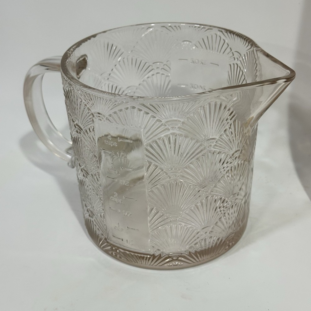 CWC Glass Measuring Cup 33oz ~ 4 Cups PINK Seashell Design NEW Microwaveable - Picture 2 of 7